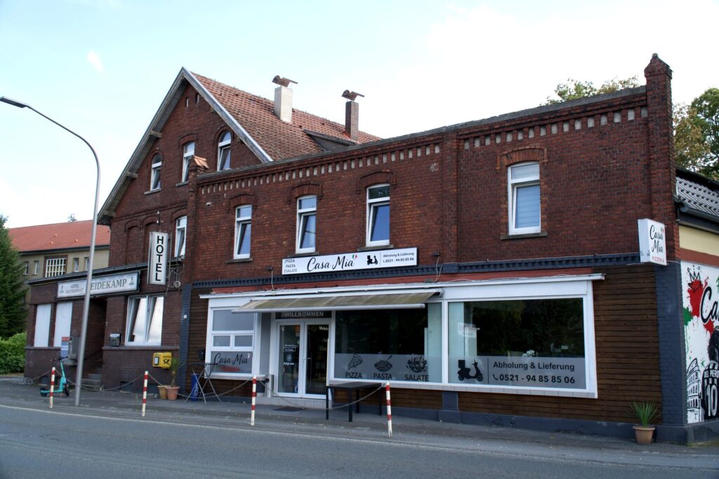 Hotel Heidekamp Bielefeld mit der Pizzeria Casa Mia direkt nebenan